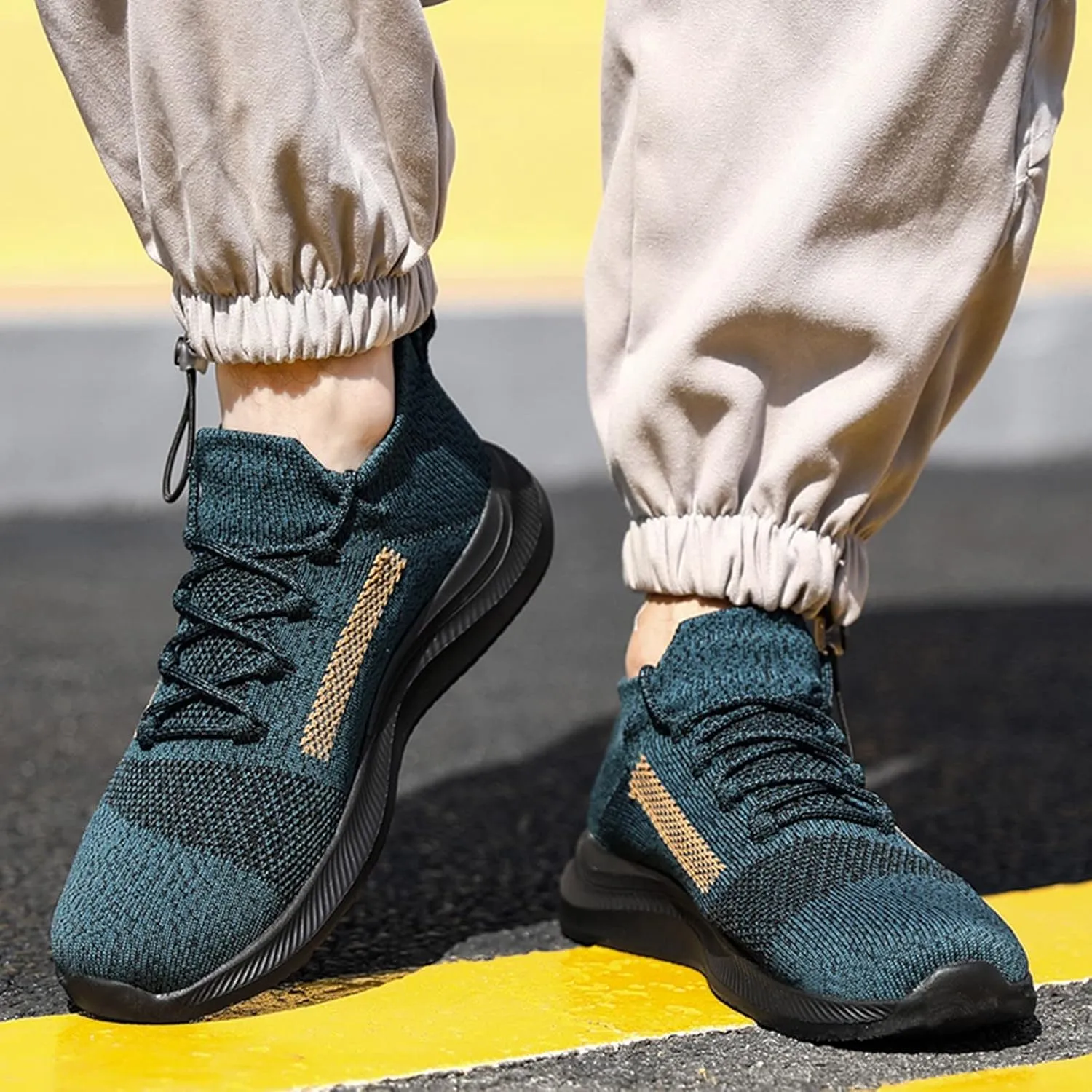 Casual Walking Shoes Fashion Men Sports Shoes Flat Bottom Lightweight Fly Woven Mesh Breathable Elastic Lace Up