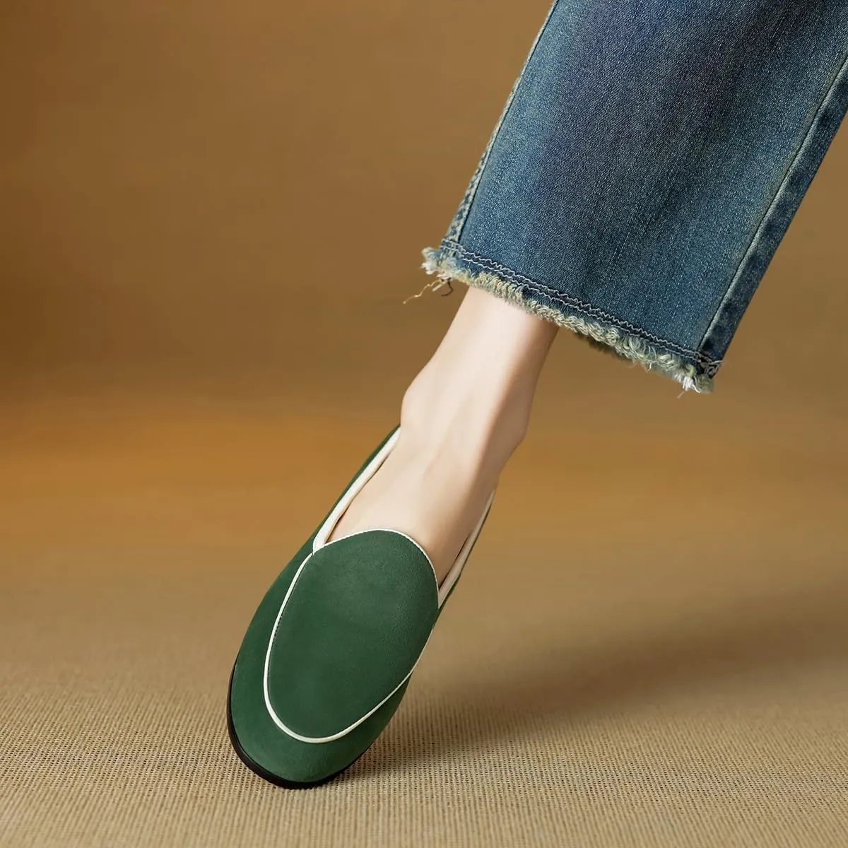 LEHOOR Women Comfy Flat Suede Loafers Round Closed Toe Slip On Penny Loafer Comfortable Ballet Flats Two-Toned Office Work Flat Shoes Ladies Ballerina Flats Classic Daily Driver Club Spring 4-11 M US
