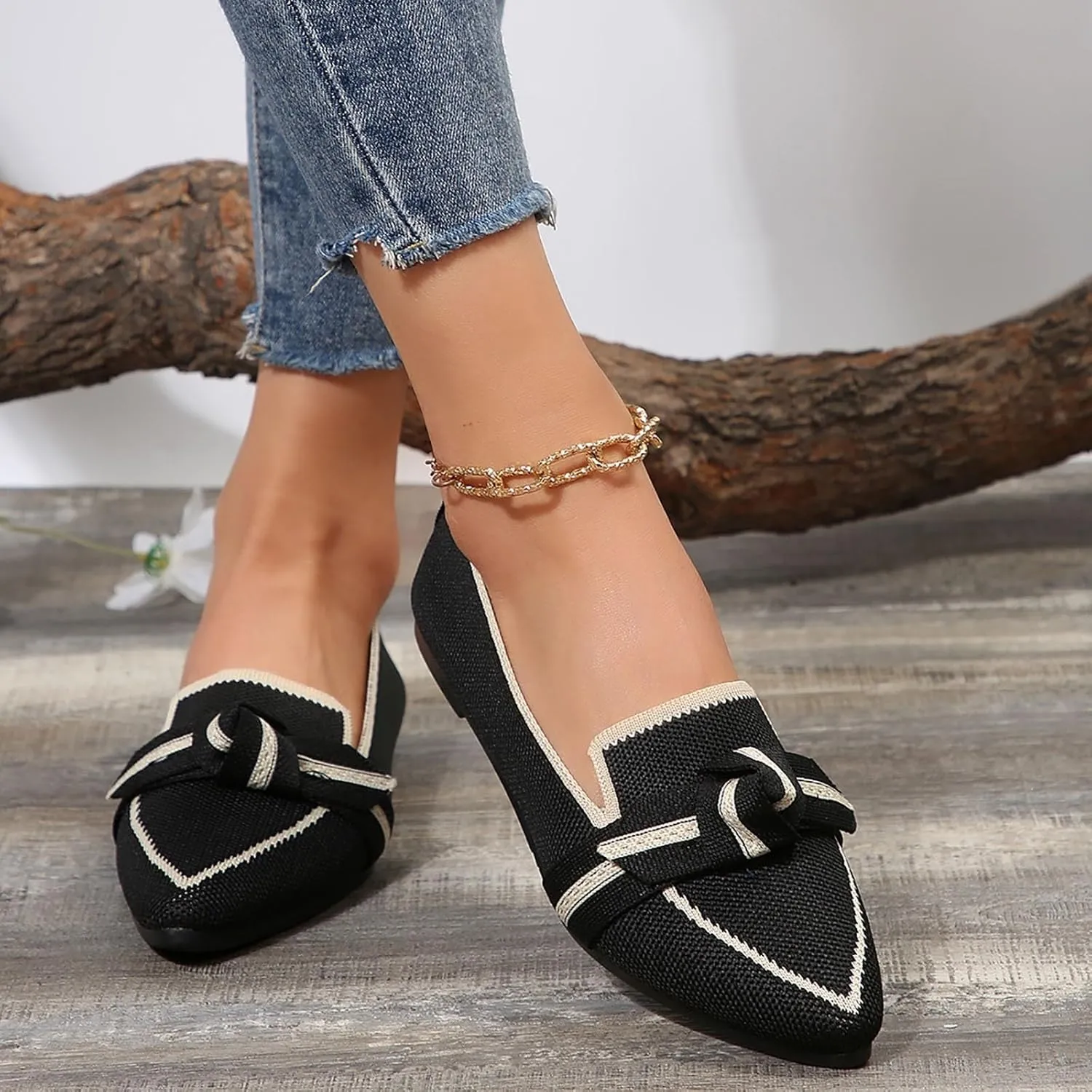 Leisure Slip On Work Fashionable Women's Large Size Flat Shoes with A Pointed Toe Breathable Single Color and Lace Up Design.