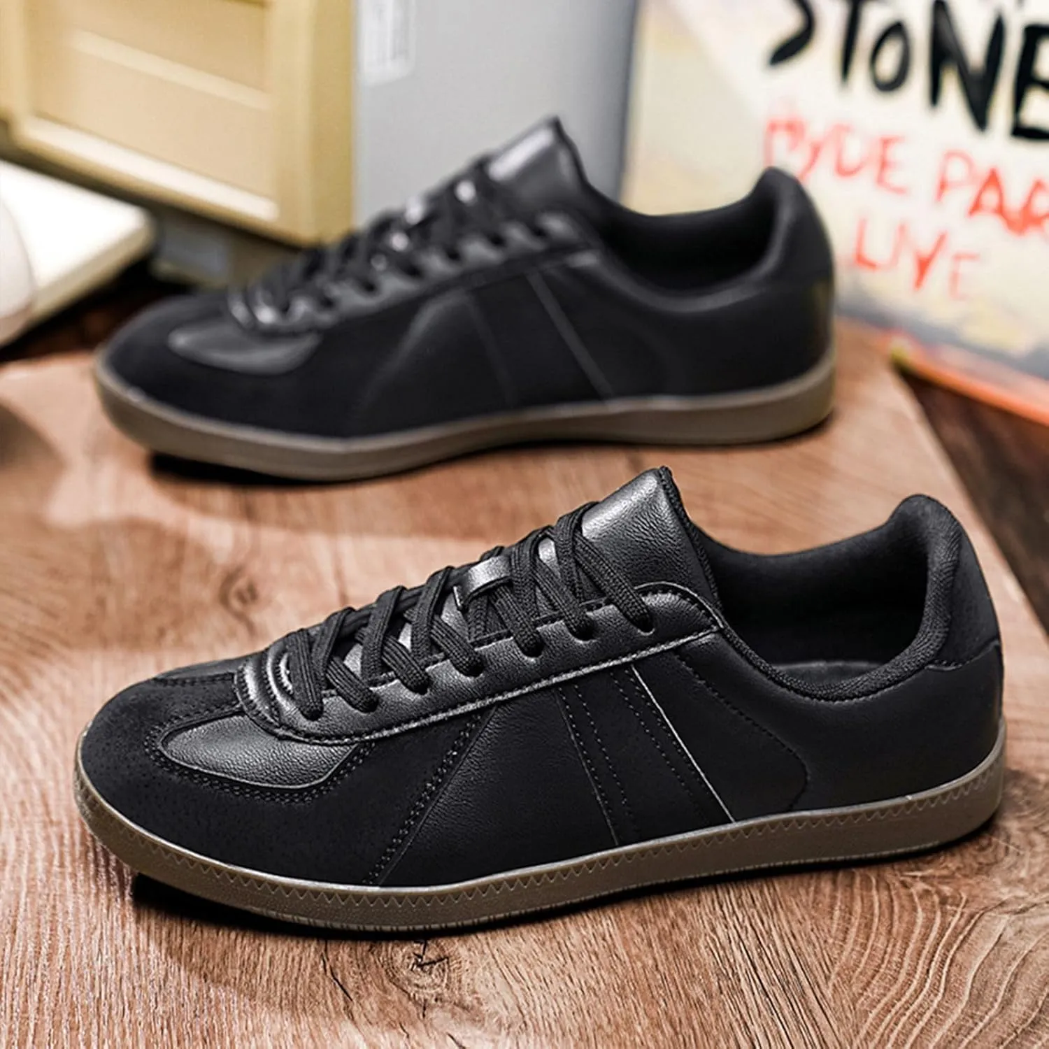 Men's Skateboarding Shoes with Flat Bottom Anti-Slip Lightweight Wear-Resistant Outdoor Leather Sneakers Fashional Retro Style Board Skate Athletic Training Sports