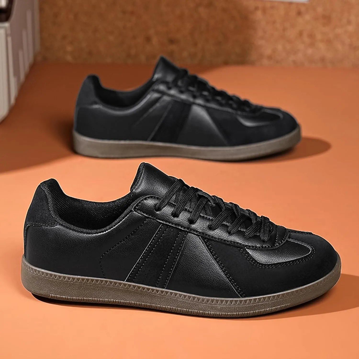 Men's Skateboarding Shoes with Flat Bottom Anti-Slip Lightweight Wear-Resistant Outdoor Leather Sneakers Fashional Retro Style Board Skate Athletic Training Sports