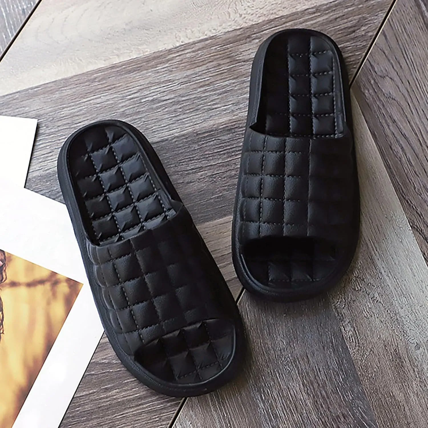 New Slippers for Women in Summer Indoor Bathroom for Men Slippers for Couples Hotel Soft Soles Shiny Slides for Women