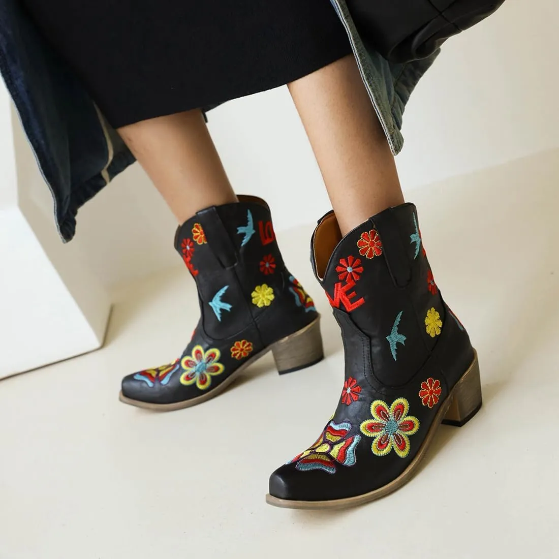 SACFOF Women Flower Embroidered Ankle Cowgirl Boots Square Toe Western Boots Chunky Chunky Mid Heel Short Boots