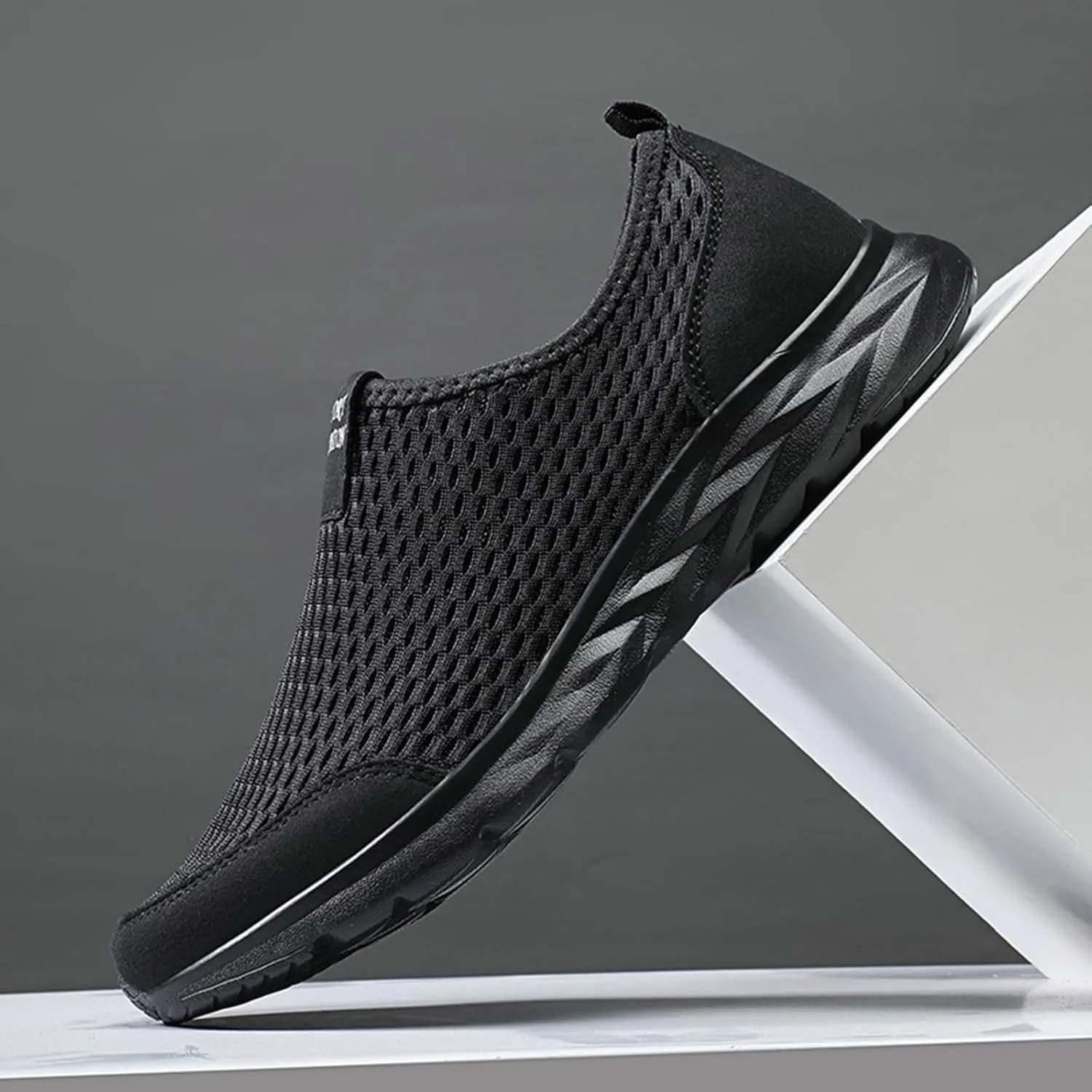 Slip on Sneakers Women Casual Lightweight Tennis Shoes Non Slip Work Shoes Women Breathable Mesh Walking Sneakers