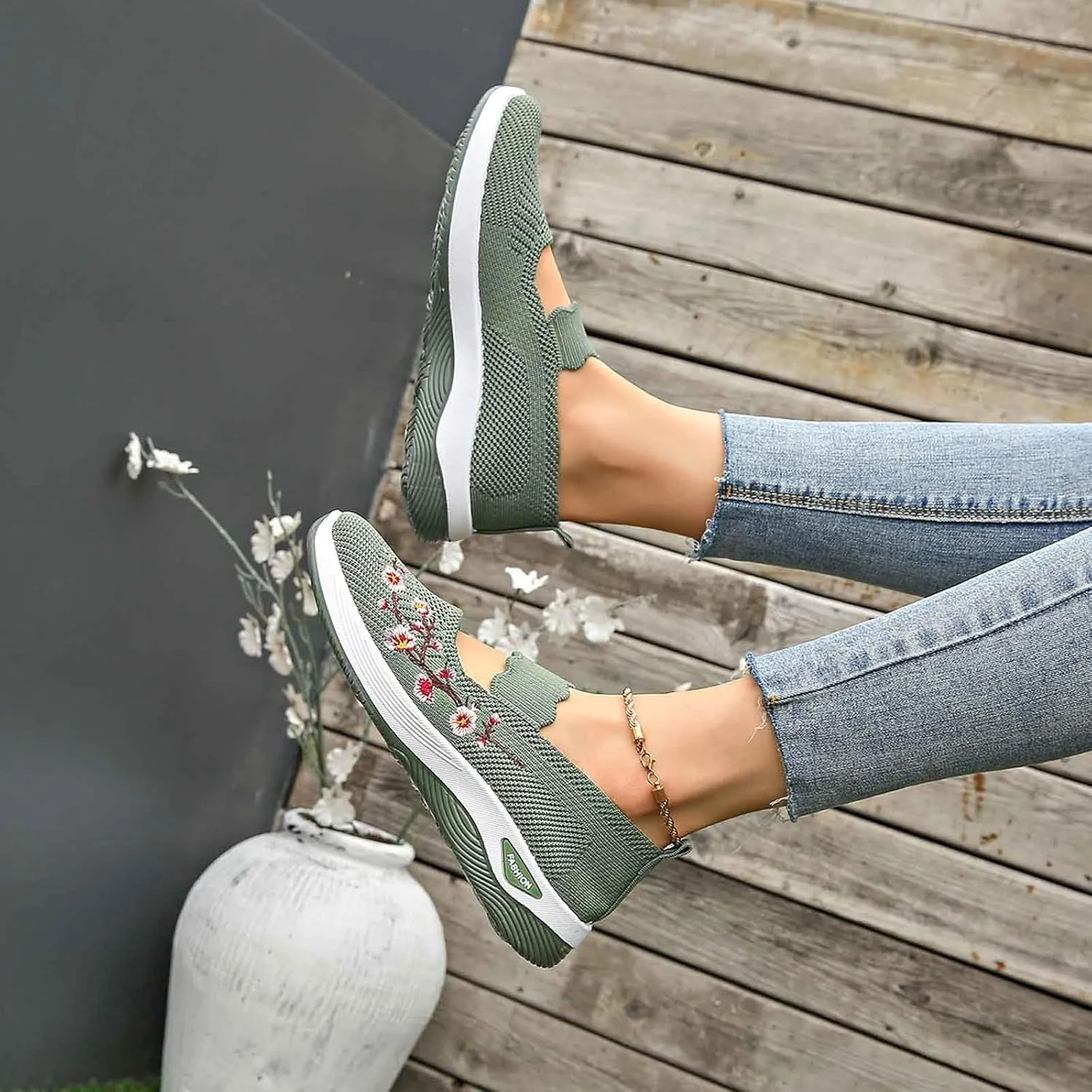 Women's Knitted Mesh Flat Loafers Slip-On Breathable Comfortable Low Top Sport Shoes Fashion Casual Basketball Shoes